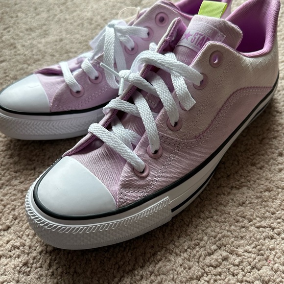 Converse Shoes - Chuck Taylor All Star Low Top Sneaker in Pink 8 New